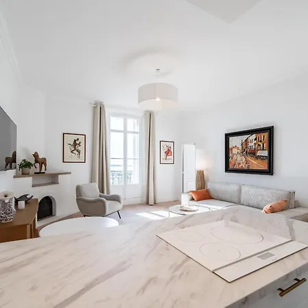 Apartment Sublime Fully Renovated One Bedroom With Sea View *