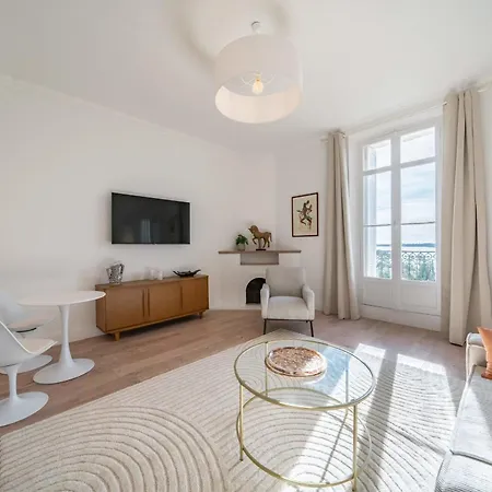 Apartment Sublime Fully Renovated One Bedroom With Sea View *