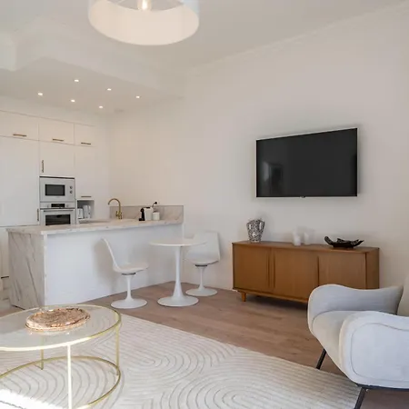 Apartment Sublime Fully Renovated One Bedroom With Sea View
