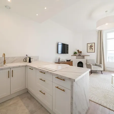 Sublime Fully Renovated One Bedroom With Sea View Cannes