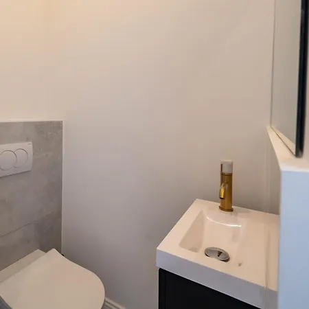 Sublime Fully Renovated One Bedroom With Sea View Cannes