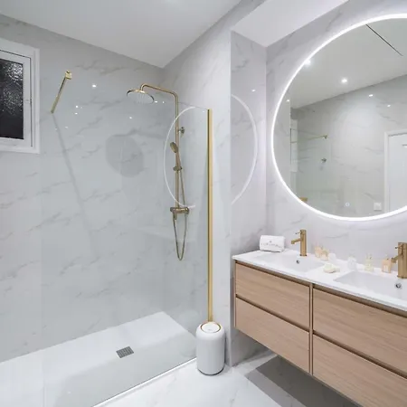 Sublime Fully Renovated One Bedroom With Sea View Apartment