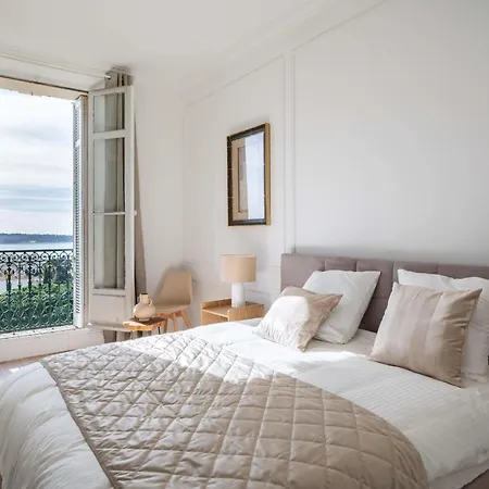 Apartment Sublime Fully Renovated One Bedroom With Sea View