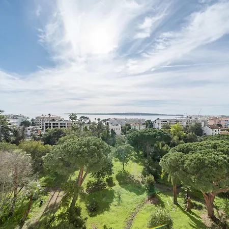 Sublime Fully Renovated One Bedroom With Sea View Apartment